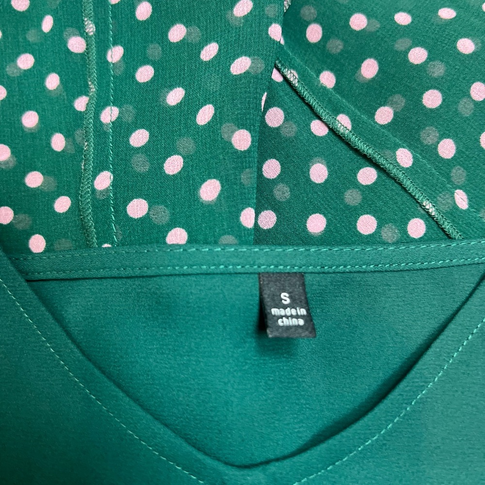 CAbi Size S Flirt Top Green w/Pink Polka Dot with Detachable Green Cami. 2 in 1 - Picture 8 of 10
